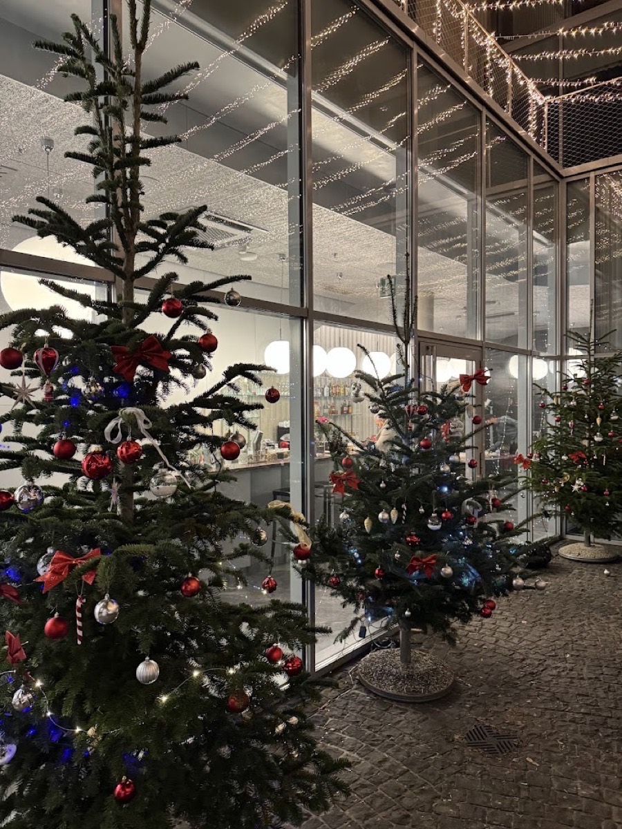 Evening at Bob — craft cocktails and good company